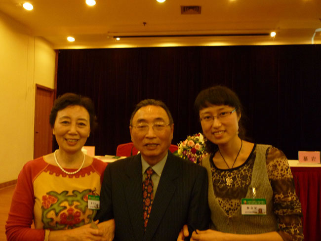 01年5月与婚协徐会长的合影